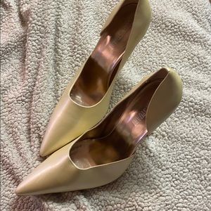 Victoria’s Sec Colin Stuart Ivory Leather Heels